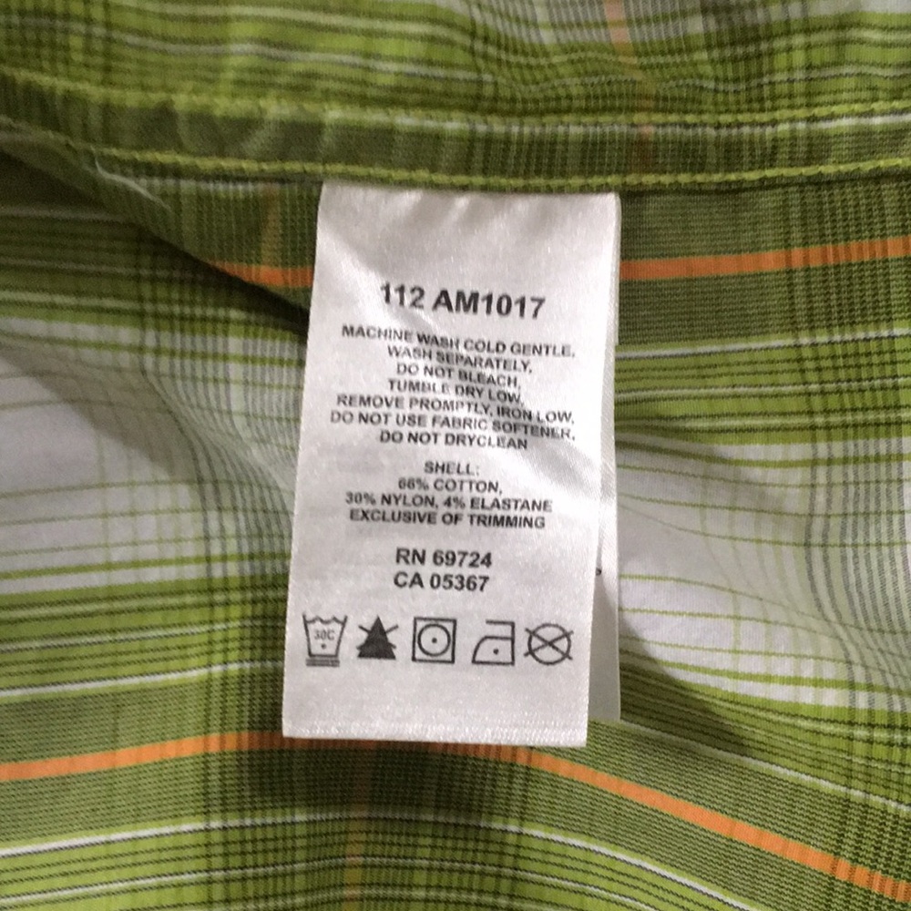 LAST CHANCE!! Men’s Columbia button down - Picture 8 of 8